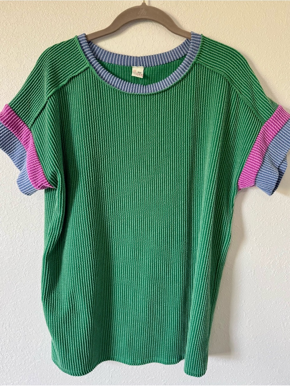 7th Ray Green Ribbed Short Sleeve Top with Blue and Pink Trim Size Lg
